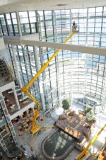 OMMELIFT 2600 R / 2750 RJ tela-alustainen nostin