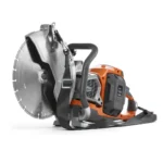 Husqvarna K 1 PACE Rescue -akkukäyttöinen laikkaleikkuri, josssa on timanttilaikka, oranssi-musta runko ja olkahihna.