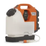 Husqvarna WT 15i akkuvesisäiliö, 15 l valko-oranssi säiliö integroidulla kantokahvalla, 36 V akkupesä ja kirkas letku johdottomaan pölynsidontaan timanttisahoihin